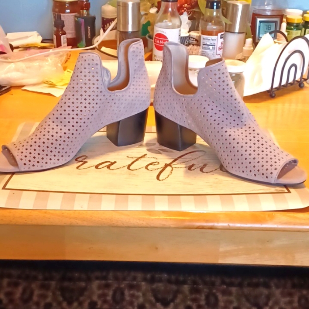 Women's shoes